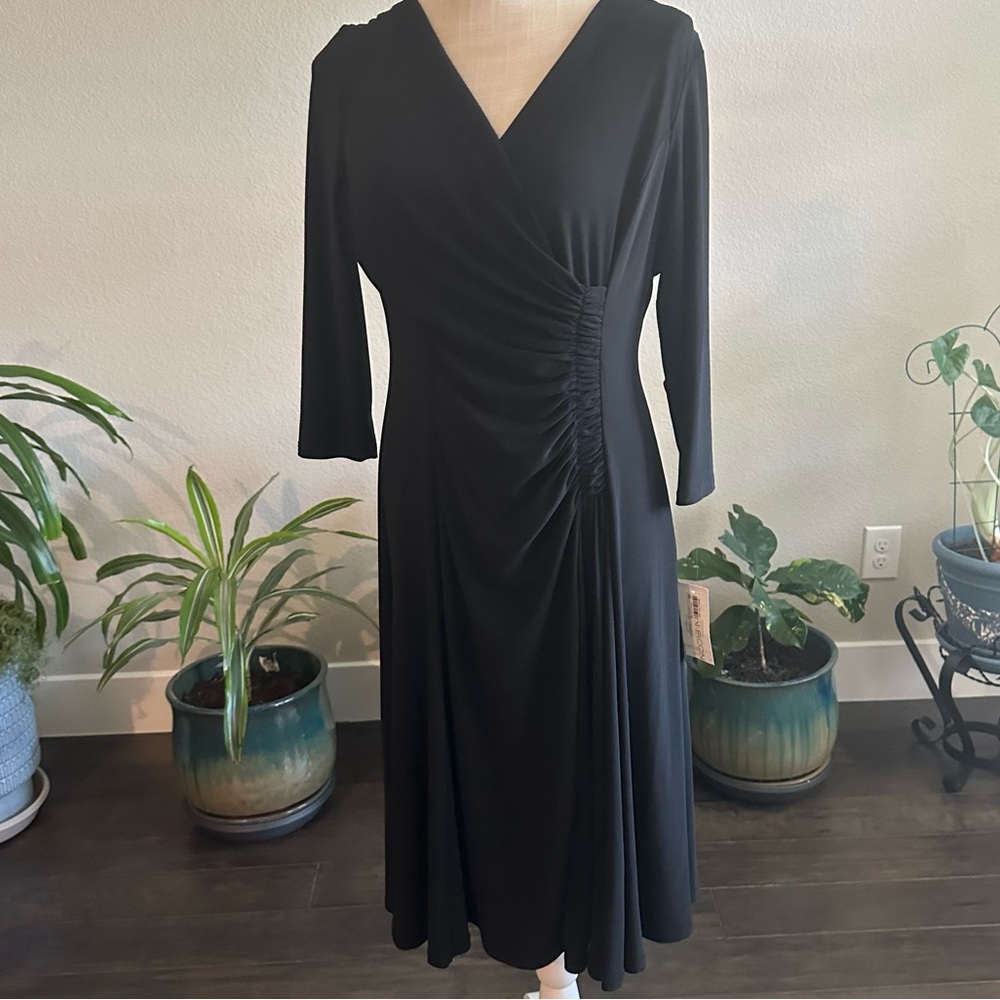Evan Picone || black ruched jersey midi cocktail dress